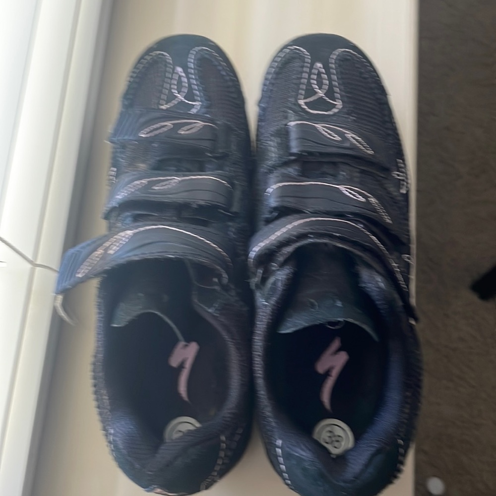 Cycle shoes, worn once